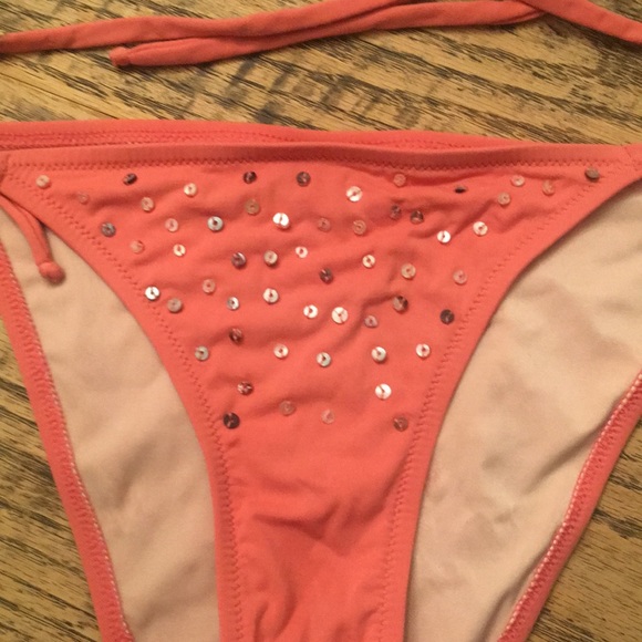 Itty bitty Italian bikini - Picture 3 of 5